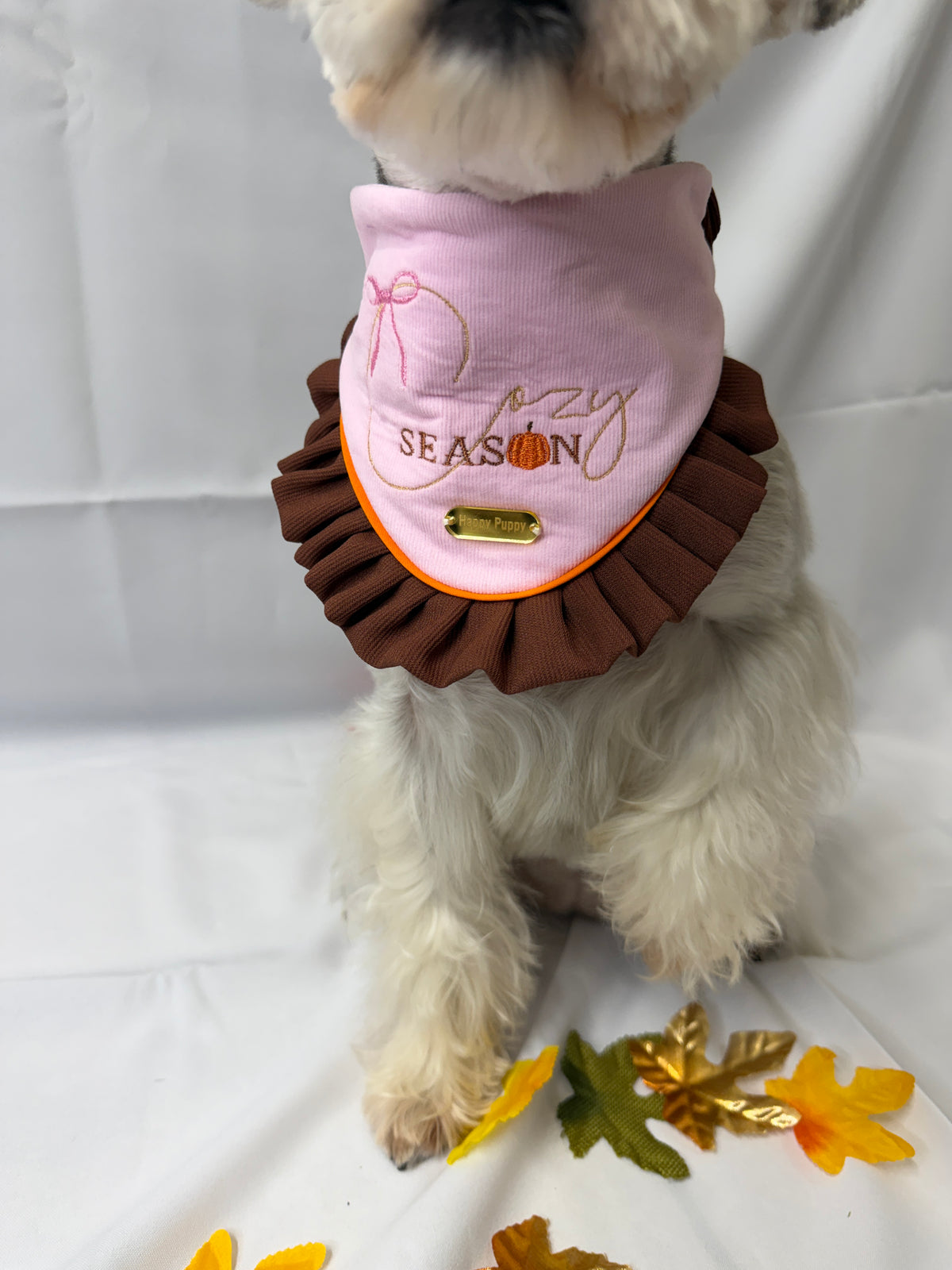 Cozy Season – Bandana de Otoño Rosa con Volante Marrón para Perro